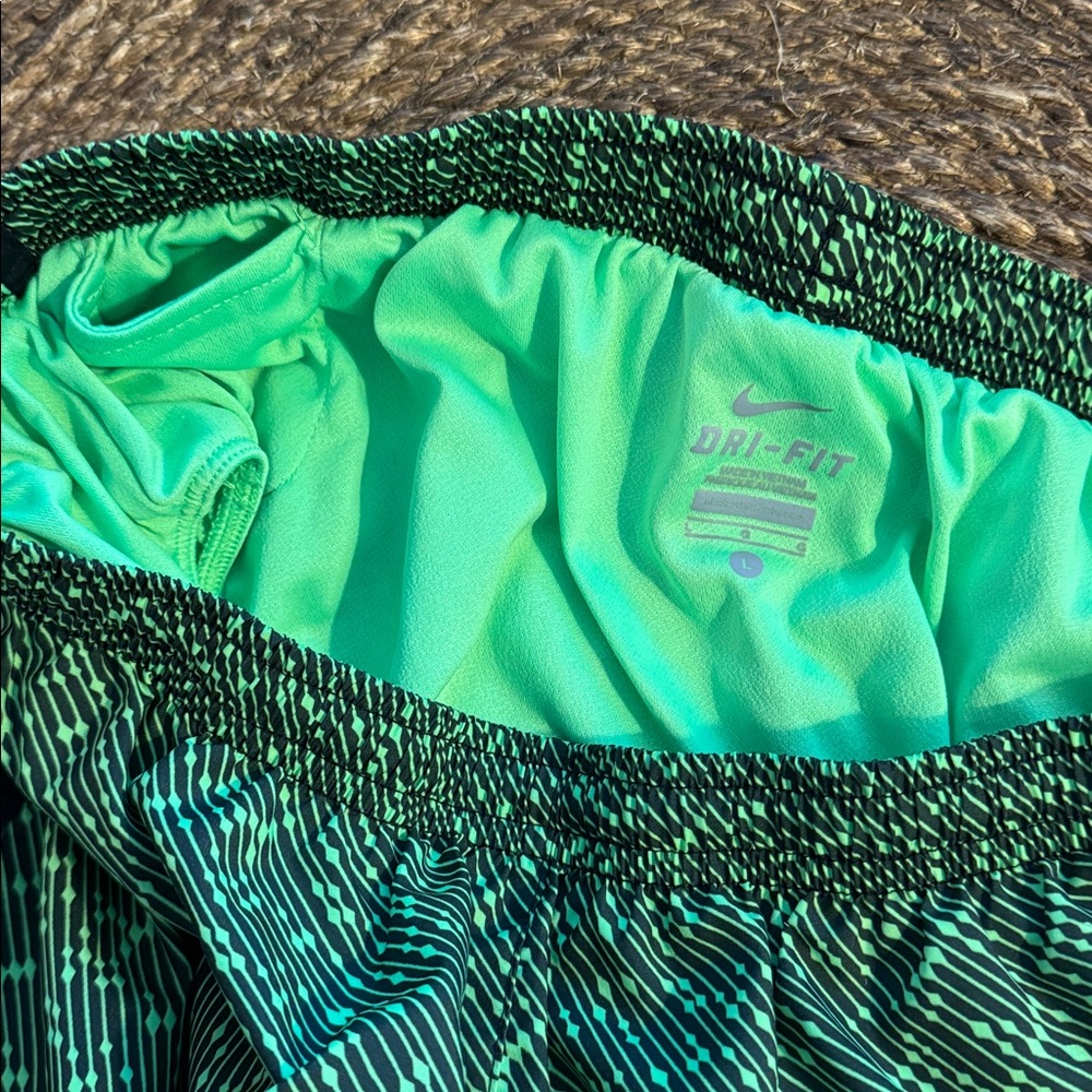 Nike Women's Shorts - Picture 3 of 3